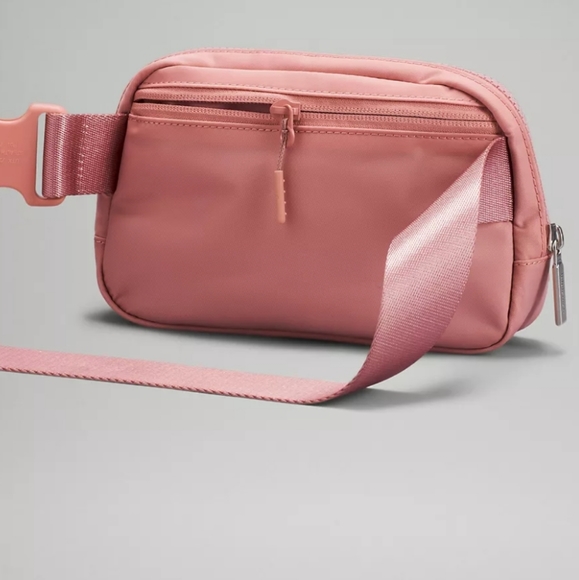 lululemon Everywhere Belt Bag 1L - Picture 4 of 4